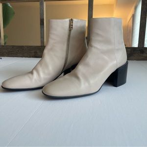 Paul Smith Cream / beige ankle boots in size 40